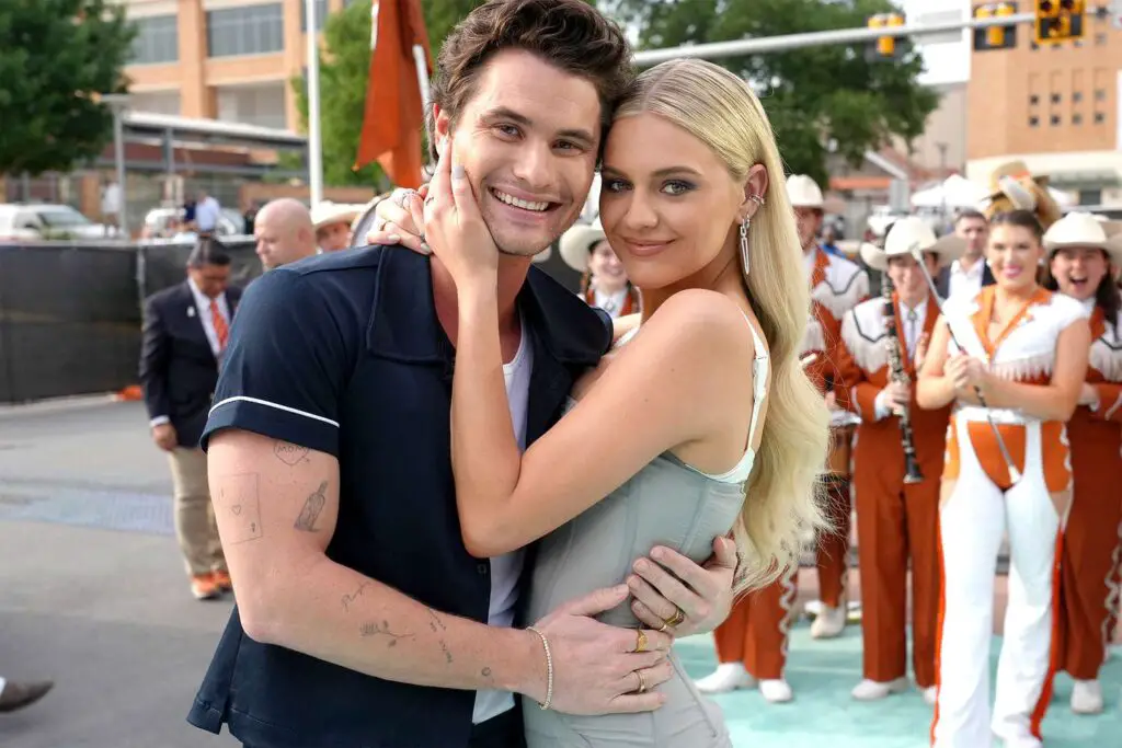 Is Kelsea Ballerini Still Dating Chase Stokes, Relationship, Married, Engaged